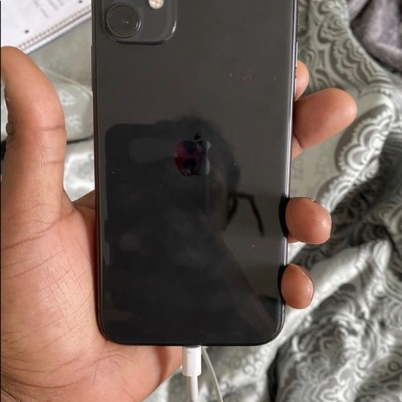 Iphone 11 for sell - Picture 4 of 4